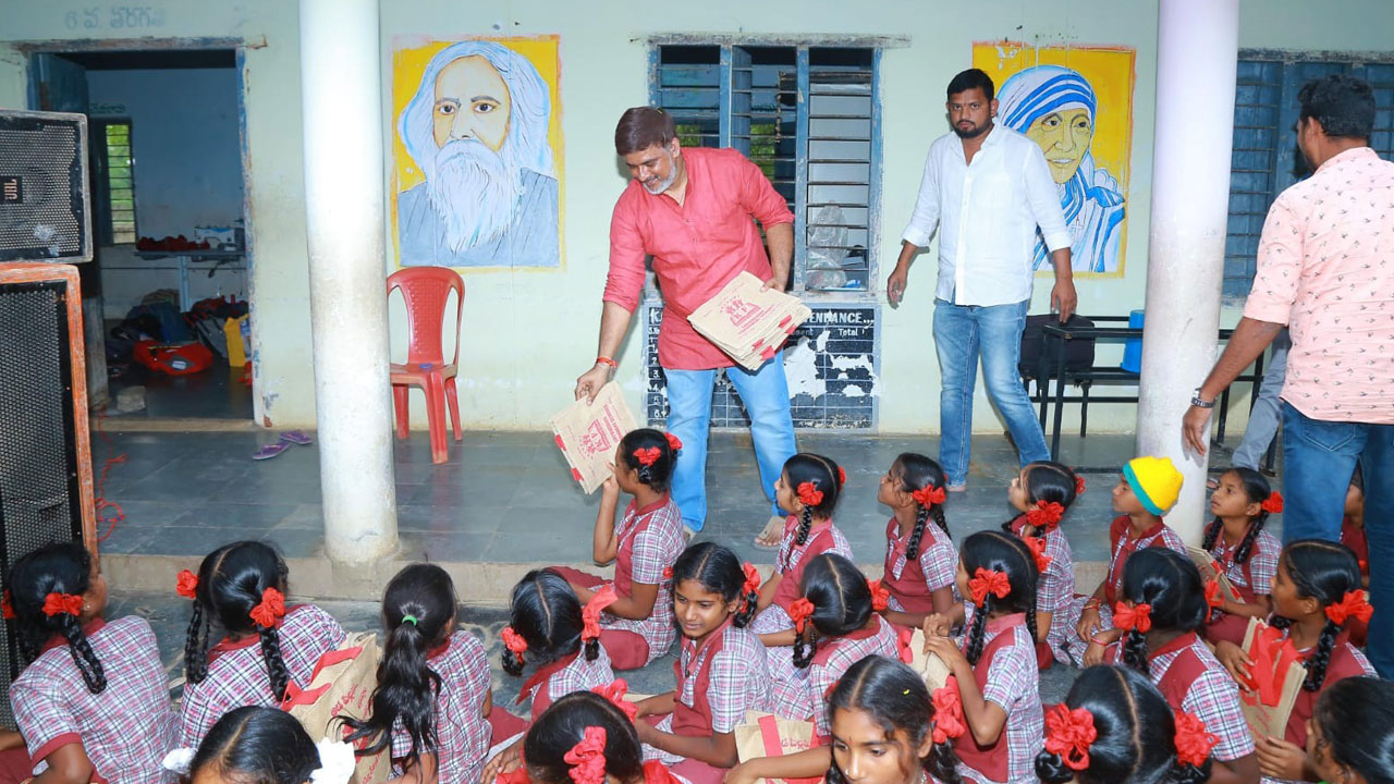 సామాజిక సేవే పరమావధిగా..