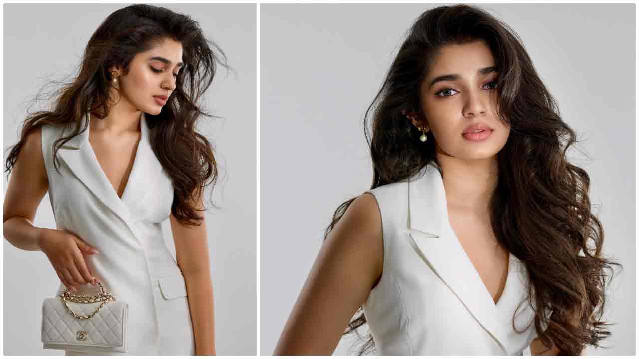 Krithi Shetty | చూపులతో మెస్మరైజ్ చేస్తున్న కృతి శెట్టి..