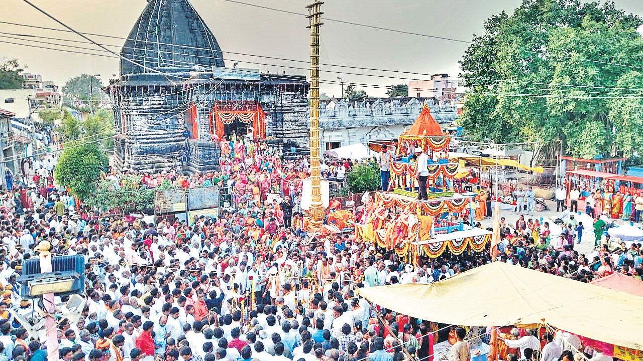 వైభవోపేతం.. రథోత్సవం