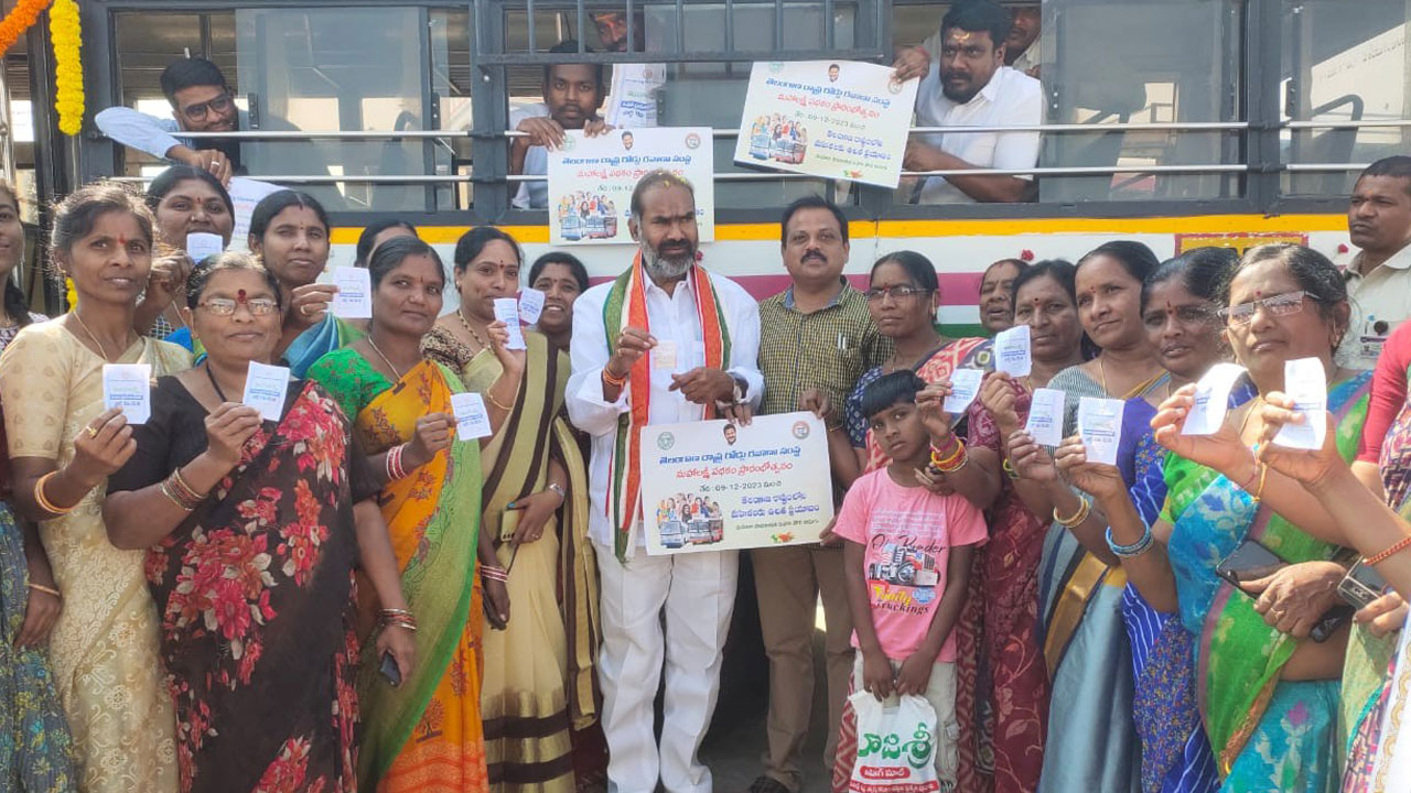 మహిళా సాధికారతకు కృషి