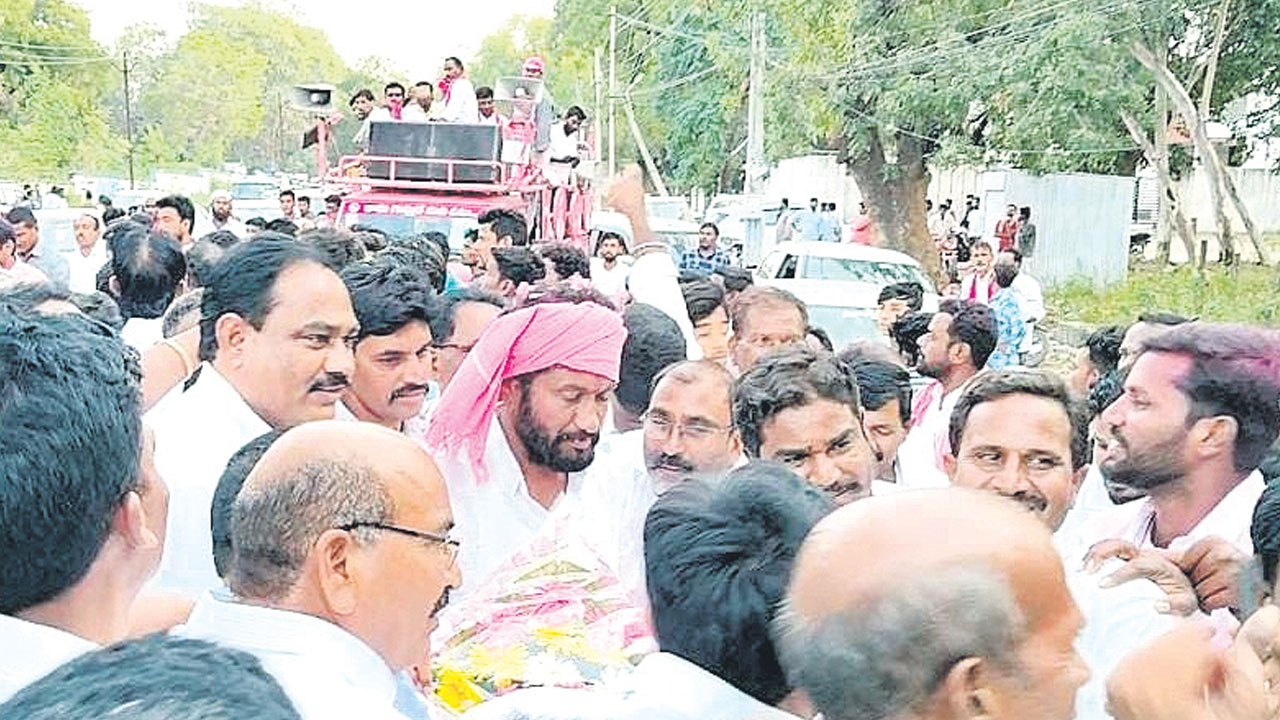 ప్రగతికి పట్టం