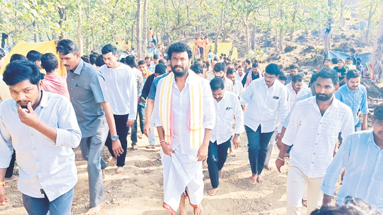 ఆధ్యాత్మిక మార్గాన్ని అలవర్చుకోవాలి