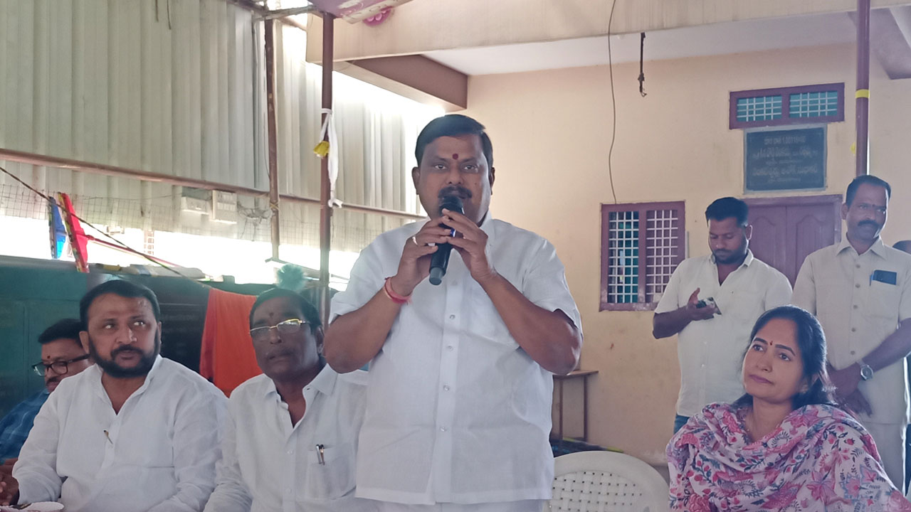 పెండింగ్ ప్రాజెక్ట్లు పూర్తి చేస్తాం