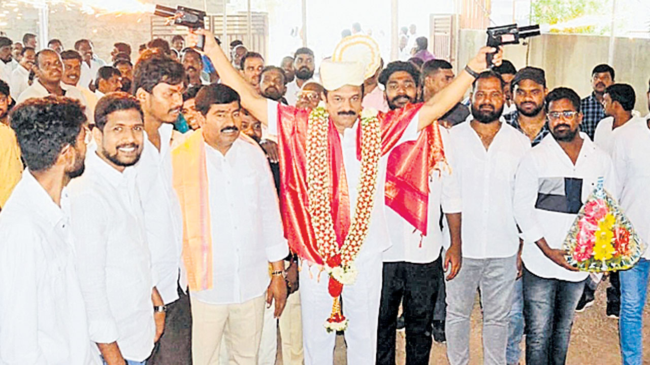 ఎమ్మెల్యే దేవిరెడ్డి సుధీర్‌రెడ్డికి సన్మానం