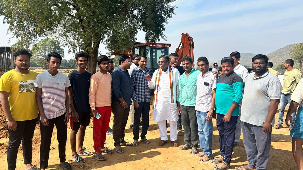 ఆర్‌అండ్‌ఆర్‌ కాలనీ పనులు వేగవంతం చేయాలి