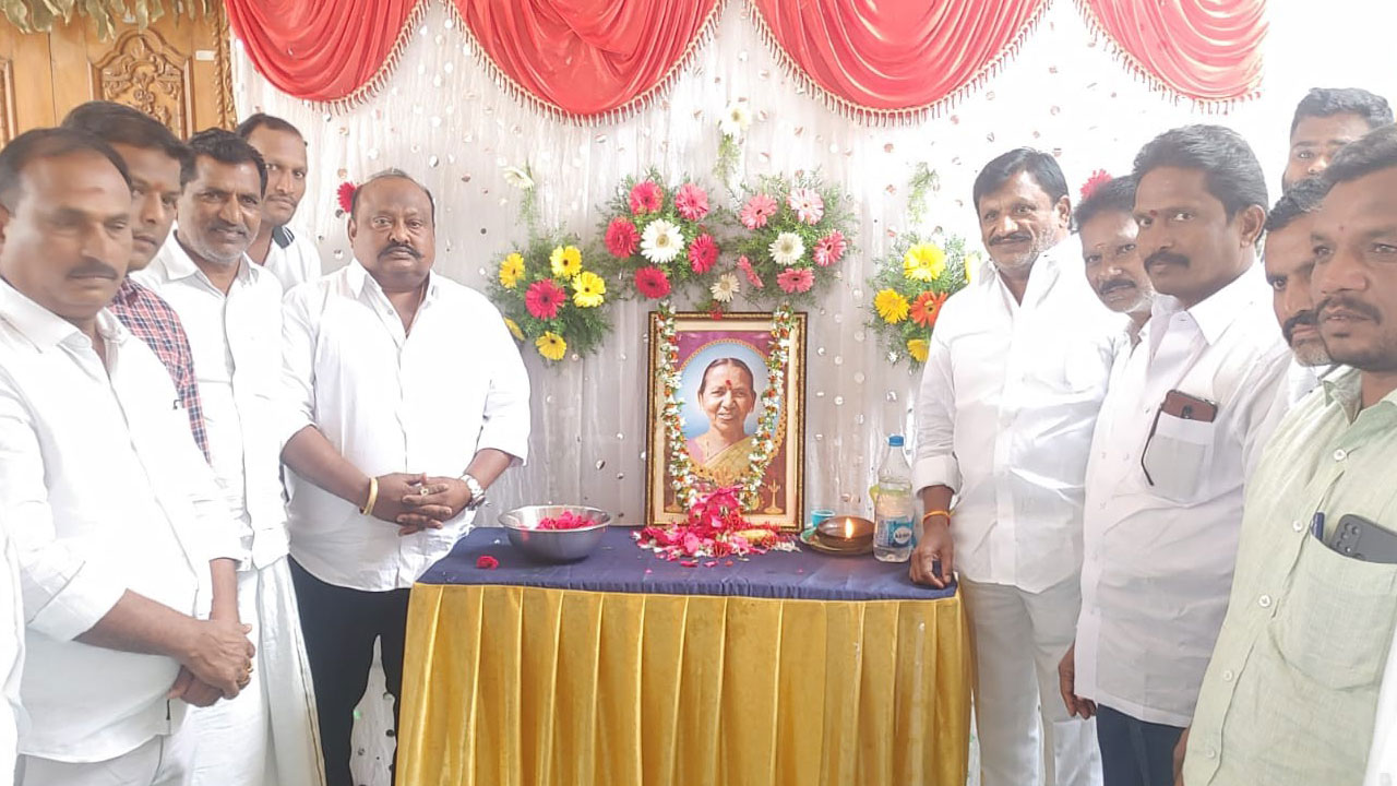 కార్పొరేటర్‌కు ఎమ్మెల్యే గంగుల పరామర్శ