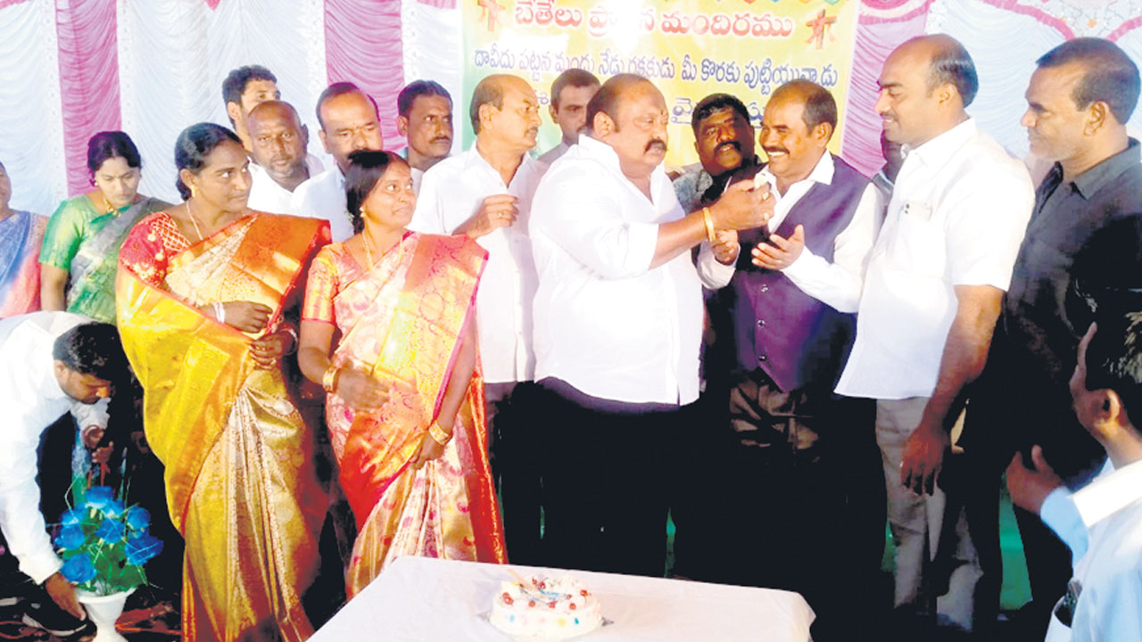 సంతోషాలు నింపాలి