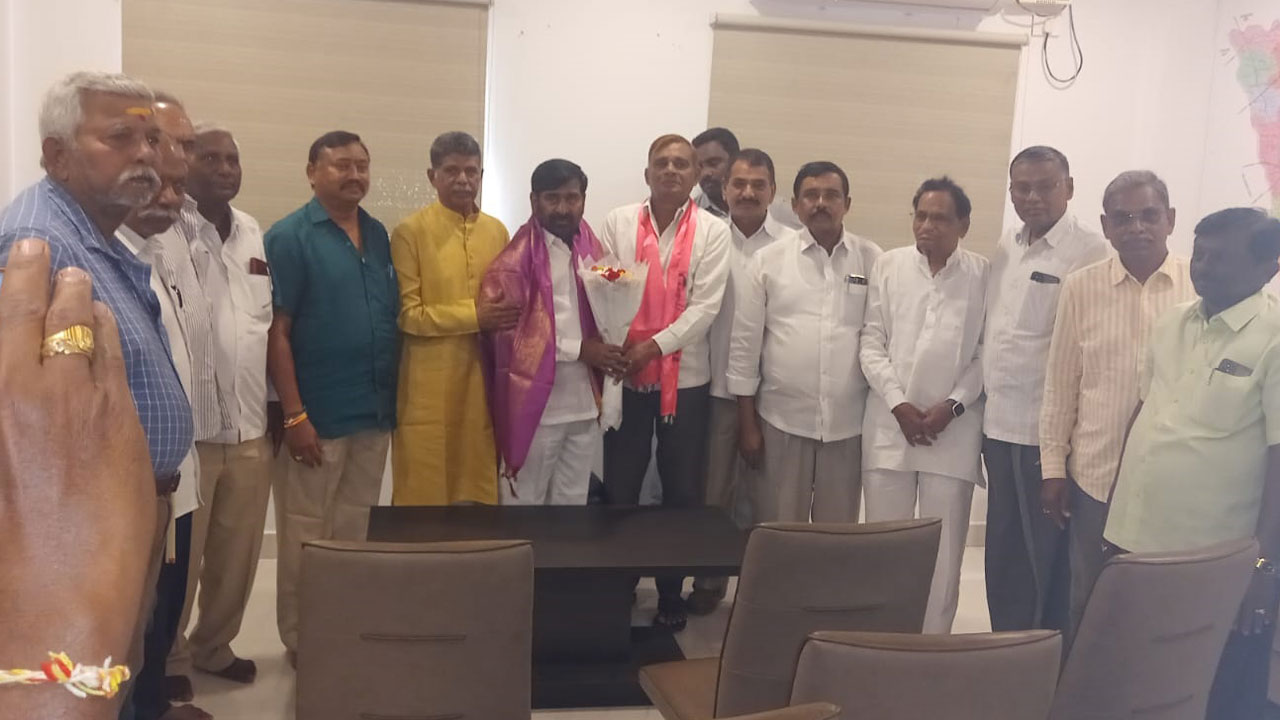 పెన్షనర్ల సమస్యల పరిష్కారానికి కృషి చేయాలి