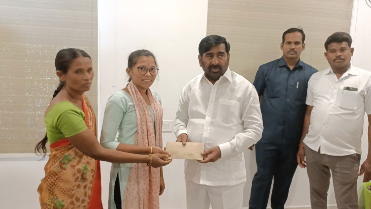 చదువుల తల్లికి భరోసా..