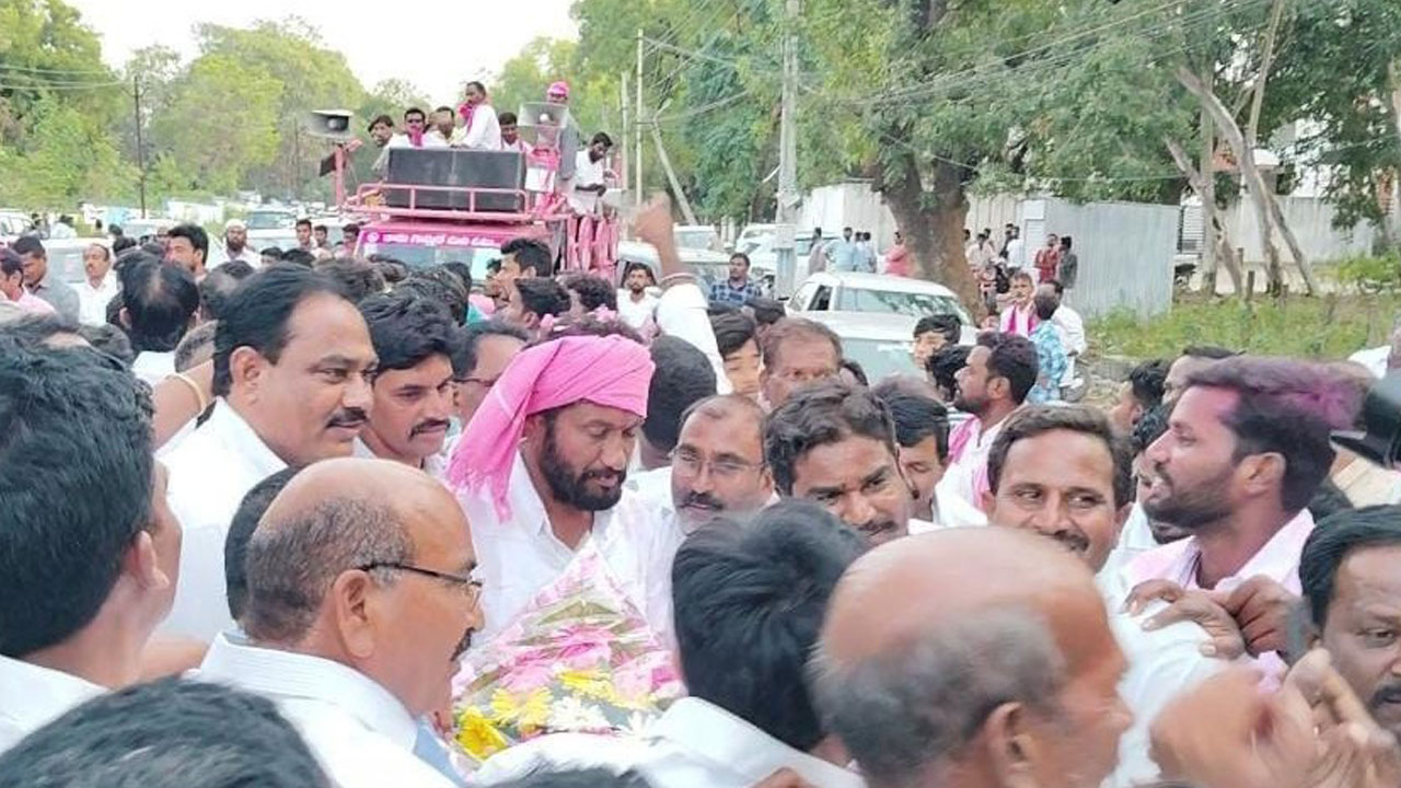 బోథ్‌లో మళ్లీ కారు జోరు