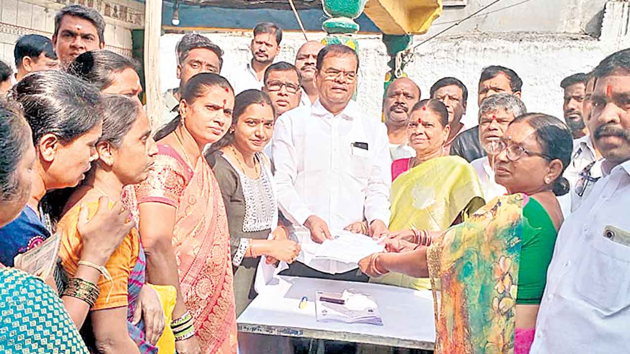 ఆరు గ్యారంటీలకు దరఖాస్తులు షురూ..