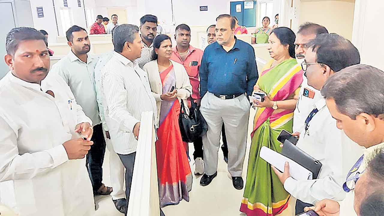 అందని ఐదు గ్యారంటీల దరఖాస్తులు