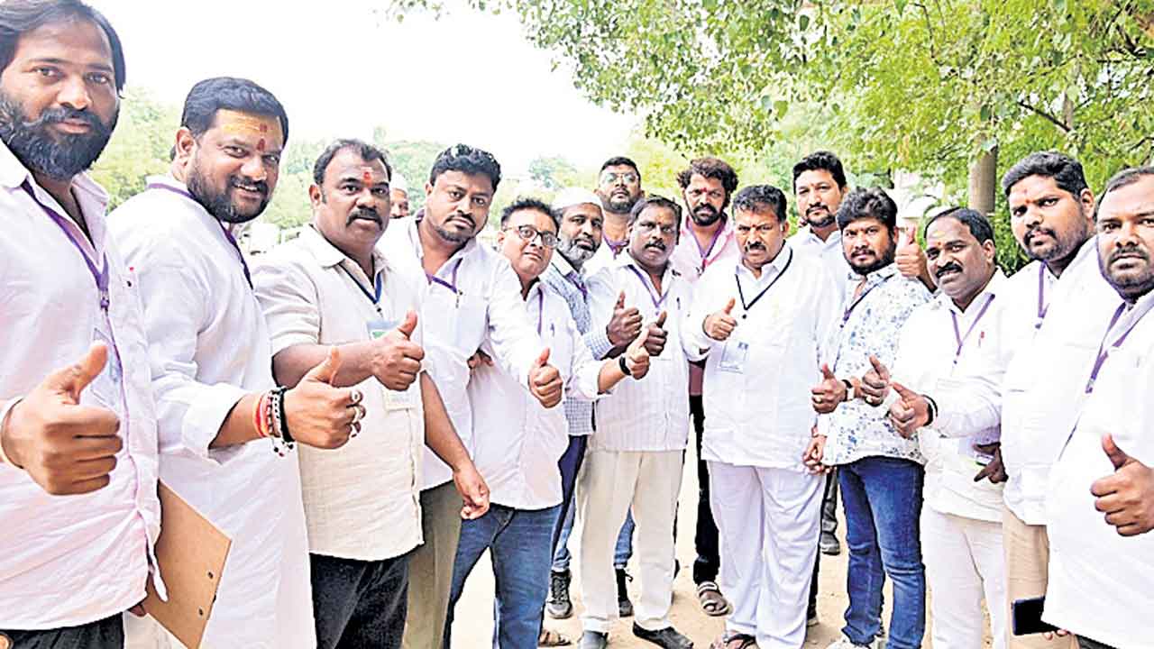 ముషీరాబాద్‌లో ఎగిరిన గులాబీ జెండా