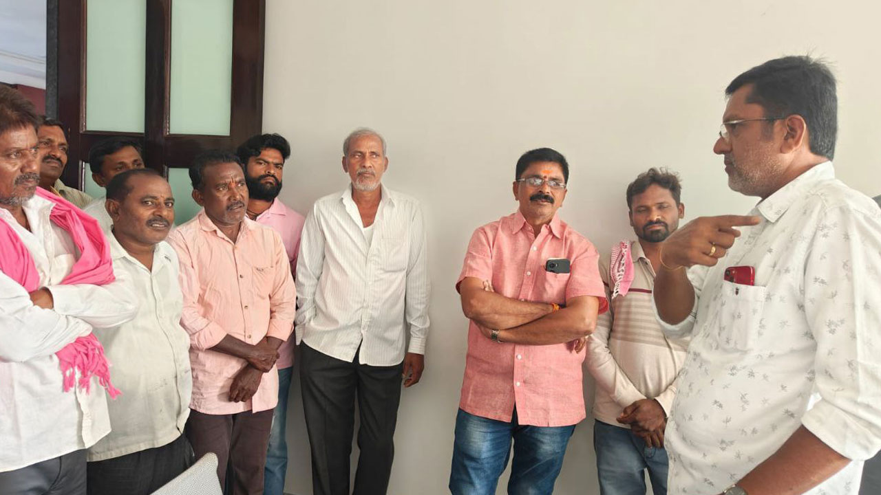 మంత్రపురి గడ్డపై గులాబీ జెండా