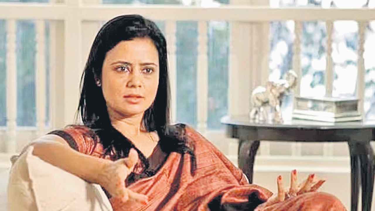 Mahua Moitra | లోక్‌సభ ముందుకు మొయిత్రా సస్పెన్షన్‌ నివేదిక!