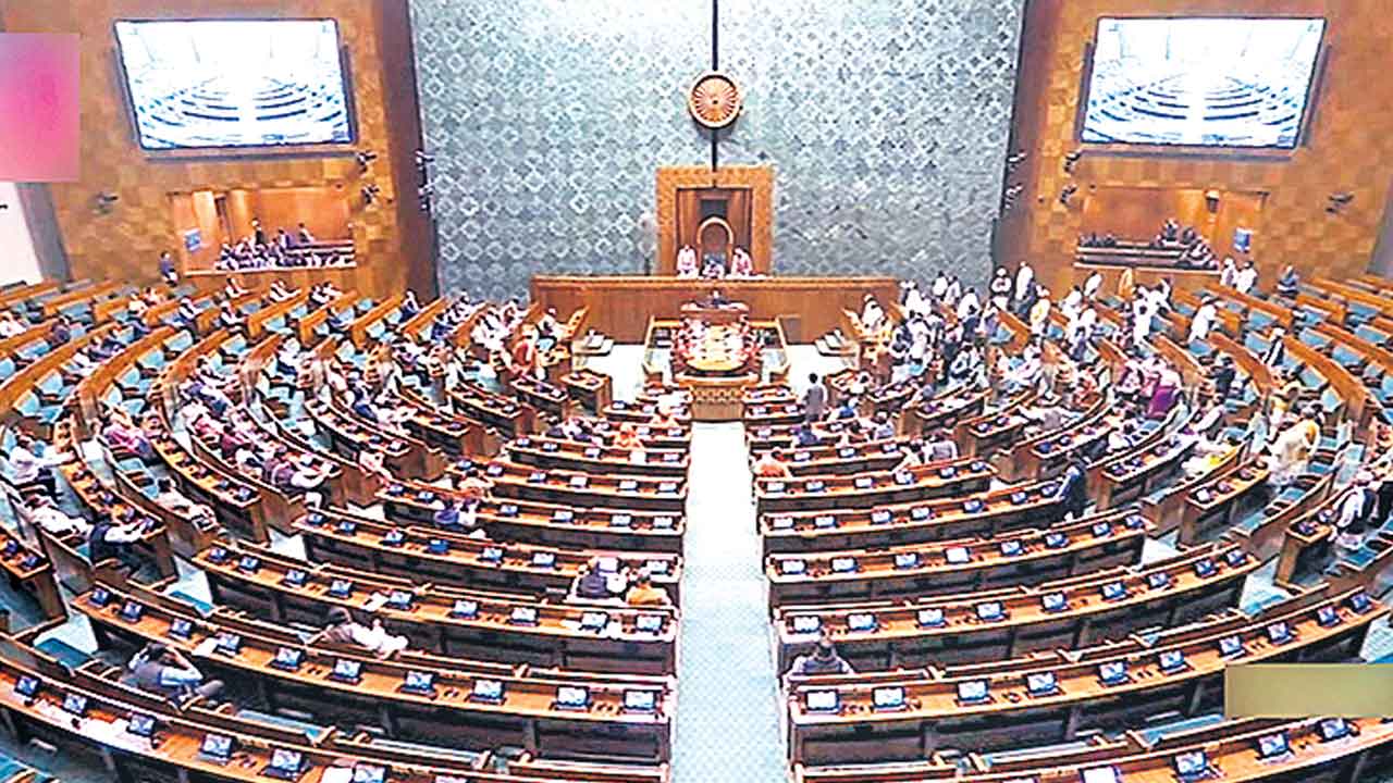 Lok Sabha | లోక్‌సభలో విపక్ష ఎంపీల నిరసన.. 34 మంది ఎంపీల సస్పెన్షన్‌..