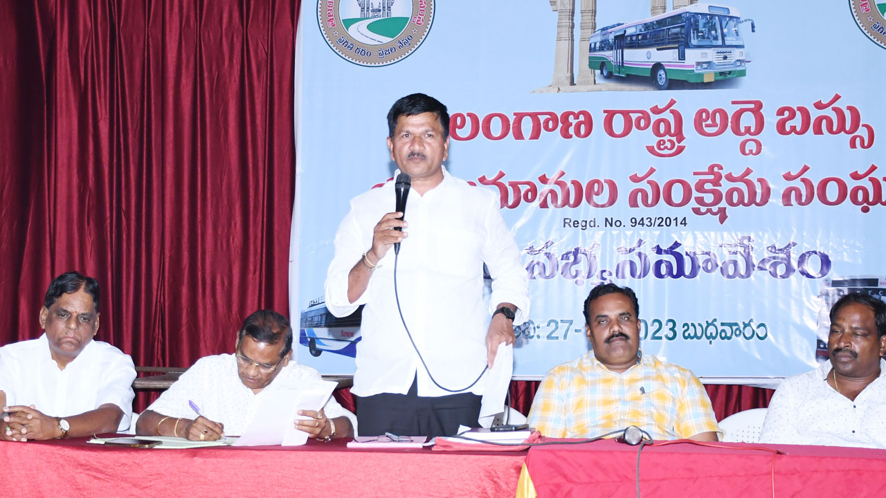 మహాలక్ష్మి పథకంతో అద్దె బస్సులకు తీవ్ర నష్టం