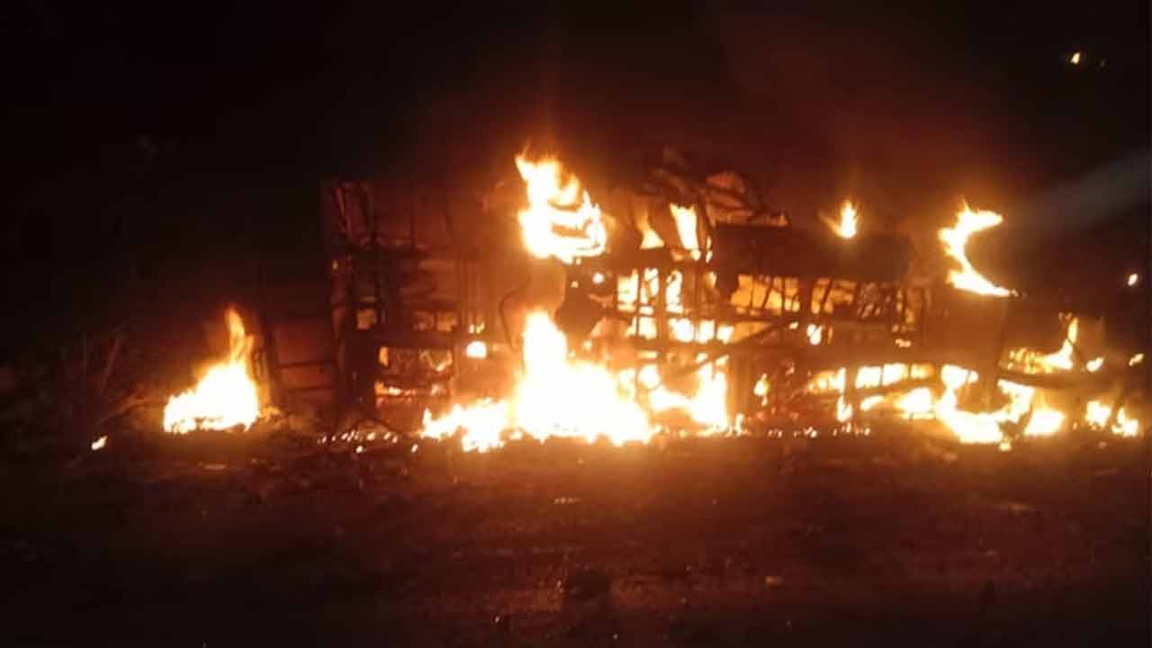 Madhya Pradesh | డంపర్‌ను ఢీకొట్టిన ప్రైవేటు బస్సు.. 13 మంది సజీవదహనం