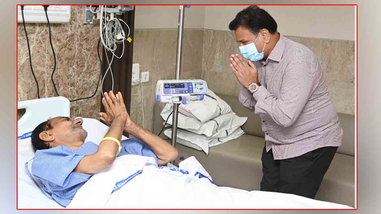Mahesh Bigala | కేసీఆర్ను పరామర్శించిన ఎన్నారై కోఆర్డినేటర్ మహేష్ బిగాల