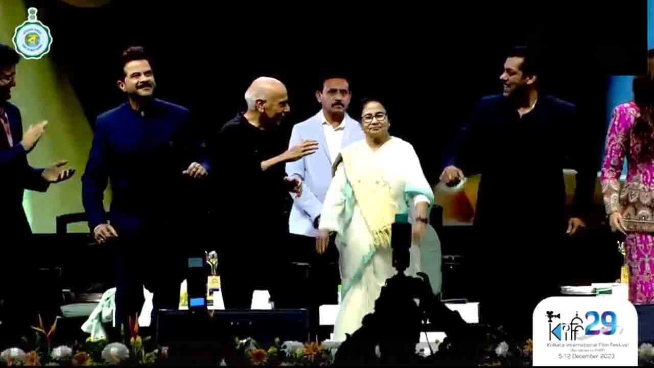 Mamata Banerjee | మమతాబెనర్జితో కలిసి డ్యాన్స్‌ చేసిన సినీ ప్రముఖులు.. Video