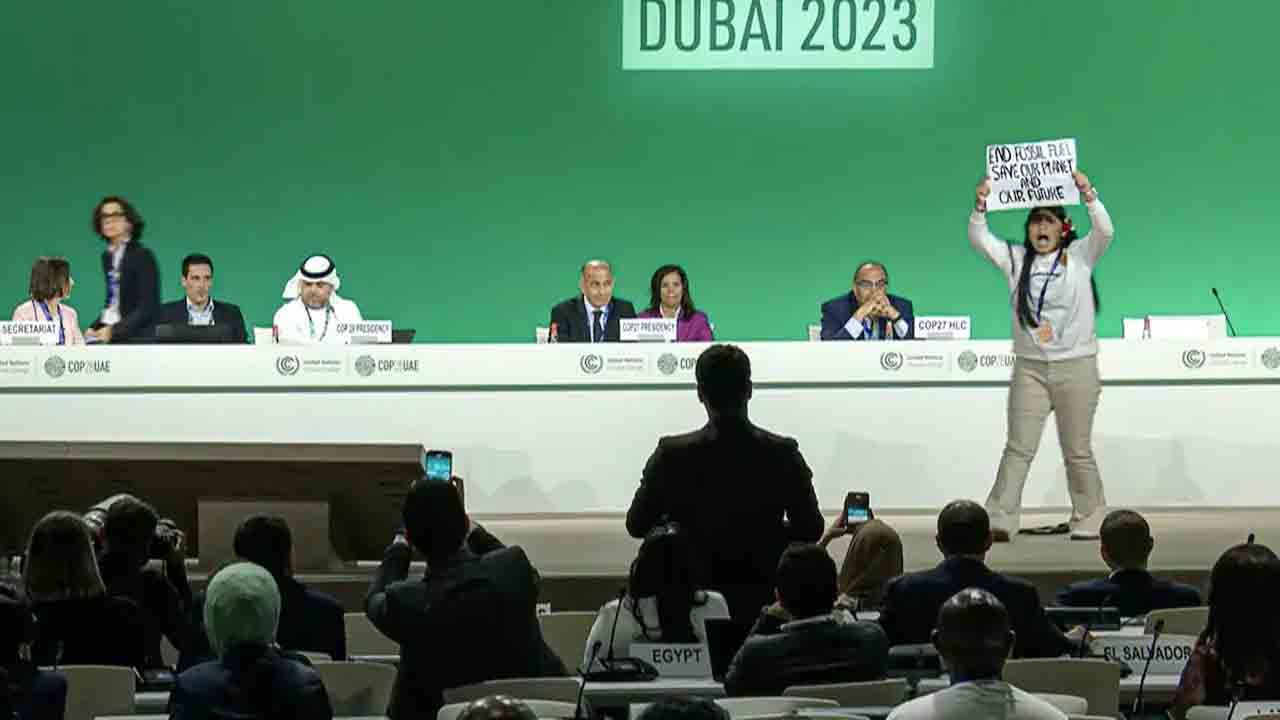 Licypriya Kangujam | కాప్‌-28 సమావేశాల్లో కలకలం.. వేదికపైకి దూసుకొచ్చి మణిపూర్‌ బాలిక నిరసన.. Viral video