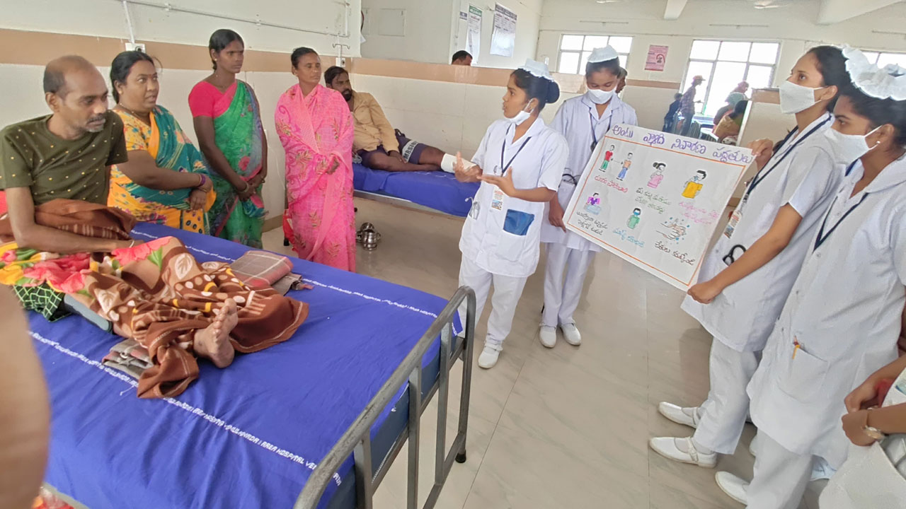 ఆరోగ్య శిక్షణ.. రోగులకు సేవ