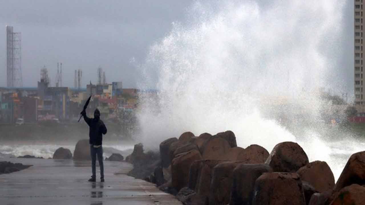 Cyclone Michaung | మిగ్‌జాం తుఫాన్‌.. కోసాంధ్ర జిల్లాల్లో అల్లకల్లోలం