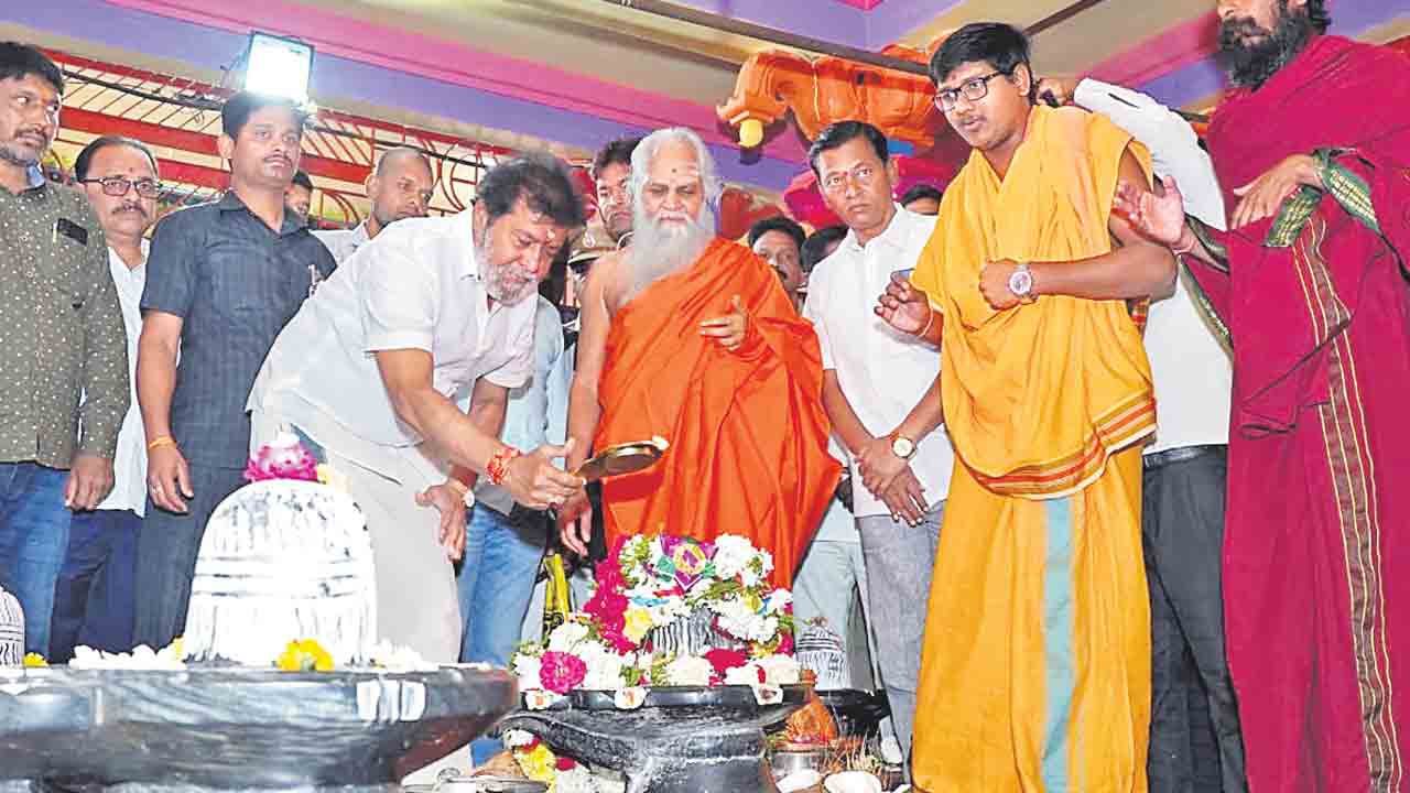 దత్తాత్రేయ కృపతో రాష్ట్రం అభివృద్ధి సాధించాలి