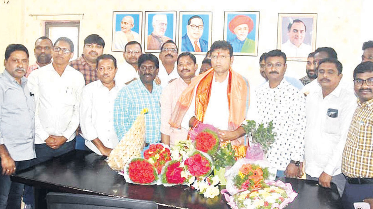 అన్ని ప్రాంతాలకూ బస్సులు నడిపించాలి