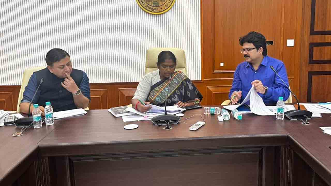 Minister Sitakka | అధికారులందరూ ప్రజా సంక్షేమానికి అంకితభావంతో పనిచేయాలి : మంత్రి సీతక్క