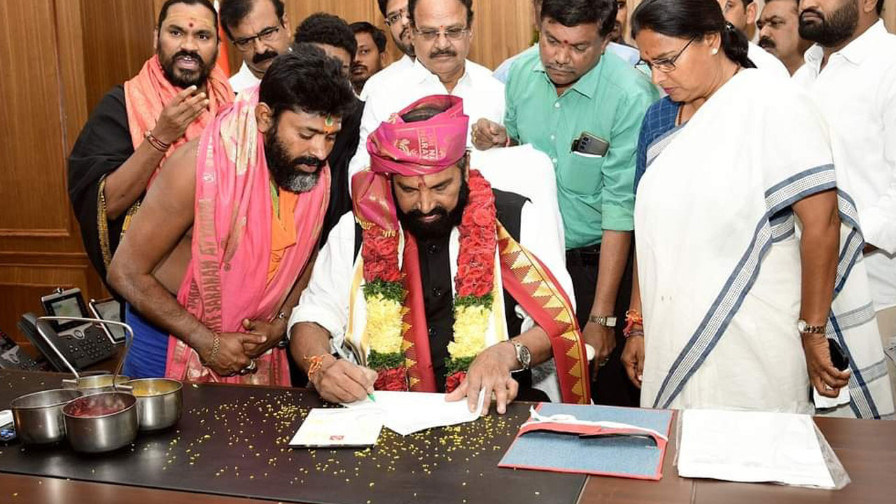 సాగునీటి ప్రాజెక్టులపై సమీక్ష