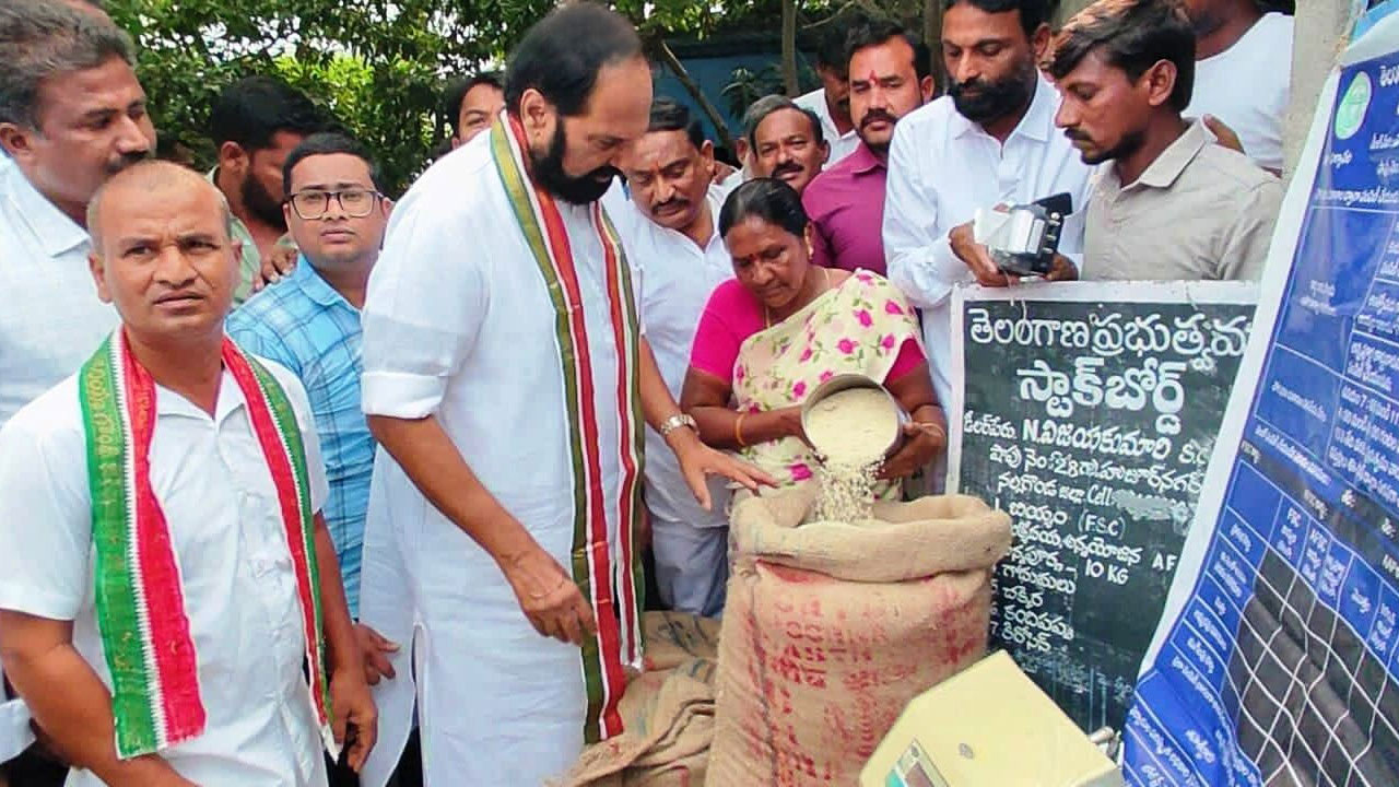 అధికారుల అండదండలతోనే రేషన్‌ బియ్యం రీ సైక్లింగ్‌