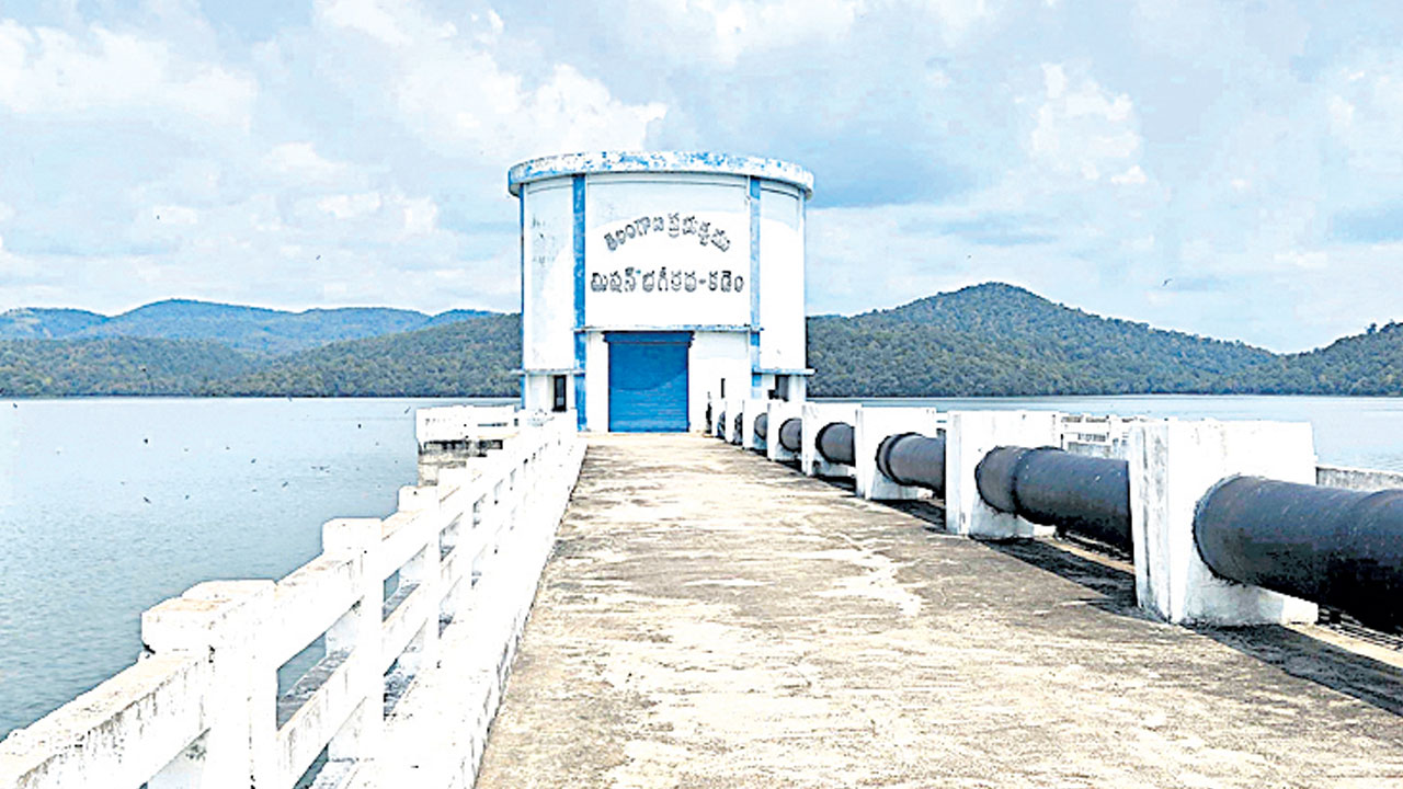 ఇంటింటికీ మిషన్‌ భగీరథ నీరు