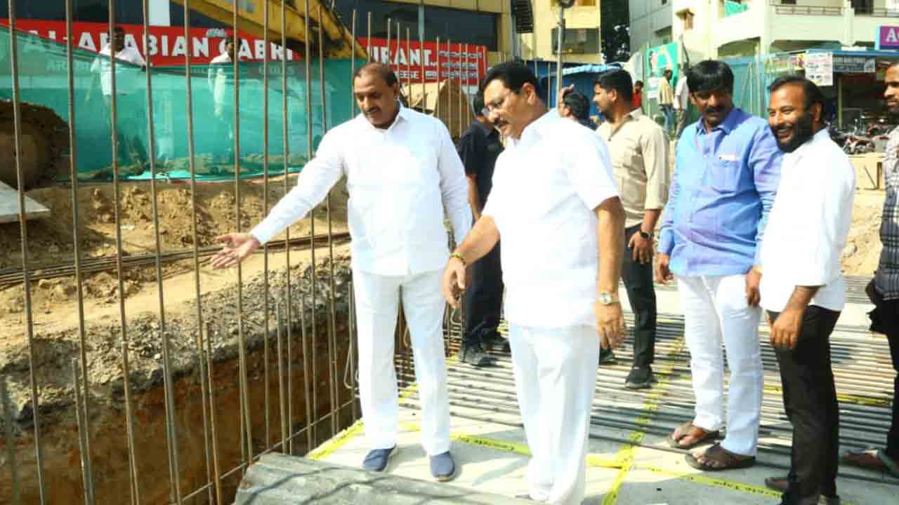 MLA Arekapudi Gandhi | లింగంపల్లి రైల్వే బ్రిడ్జి పనులను పరిశీలించిన ఎమ్మెల్యే గాంధీ