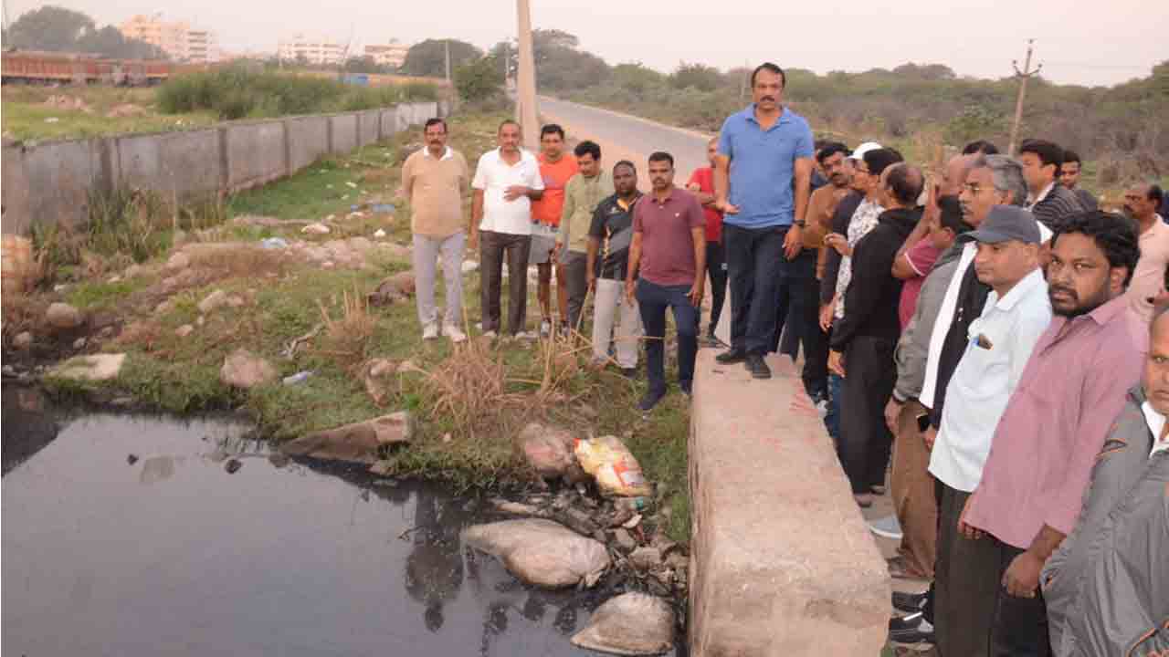 MLA Sudheer Reddy | కెమికల్ దుర్వాసనకు బాధ్యులైన వారిపై చర్యలు : ఎమ్మెల్యే దేవిరెడ్డి సుధీర్రెడ్డి
