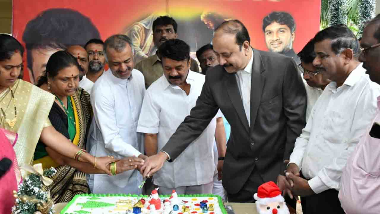 MLA Talasani | కరుణ, క్షమాగుణాన్ని బోధించిన ఏసుప్రభువు మార్గంలో నడవాలి : ఎమ్మెల్యే తలసాని