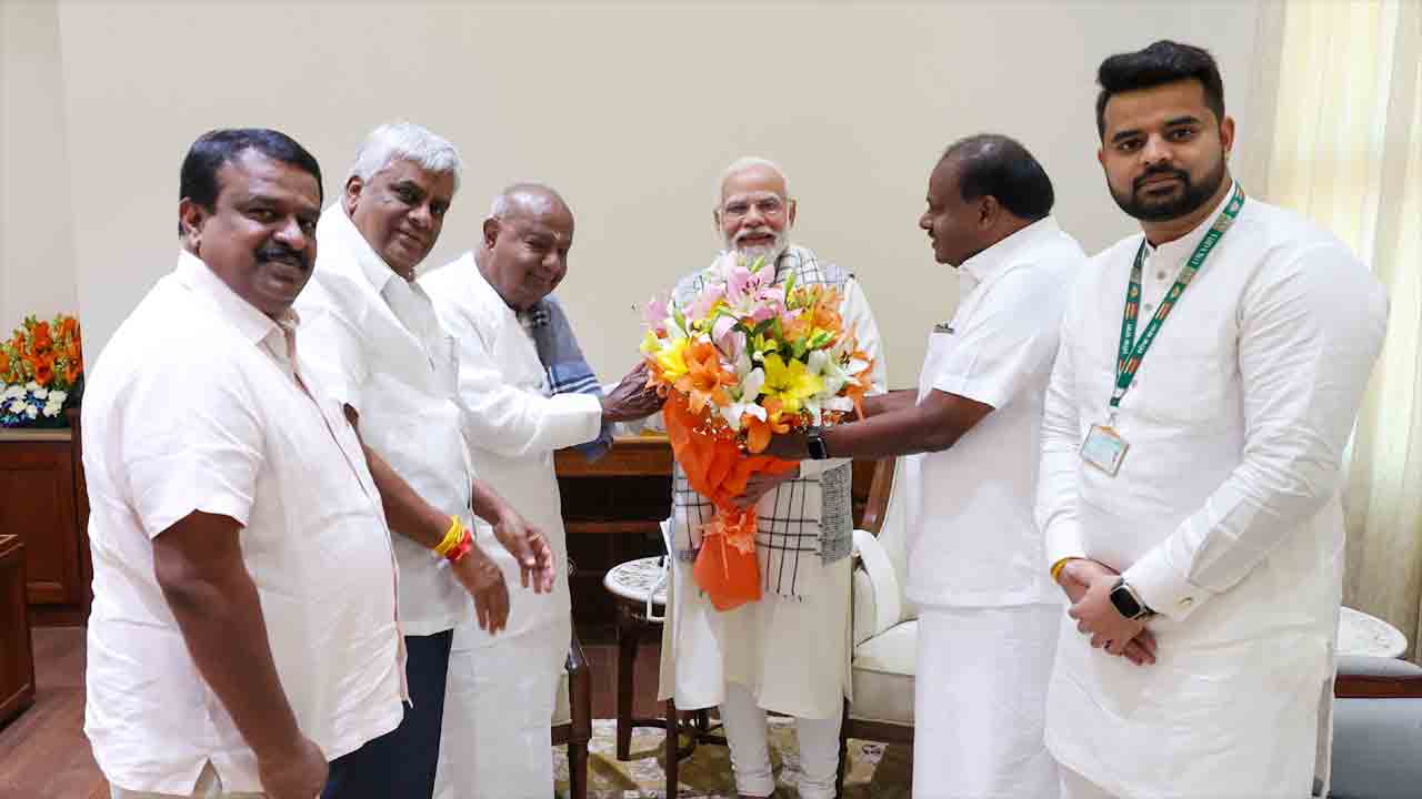 PM Modi | ప్రధాని మోదీతో మాజీ ప్రధాని దేవెగౌడ భేటీ