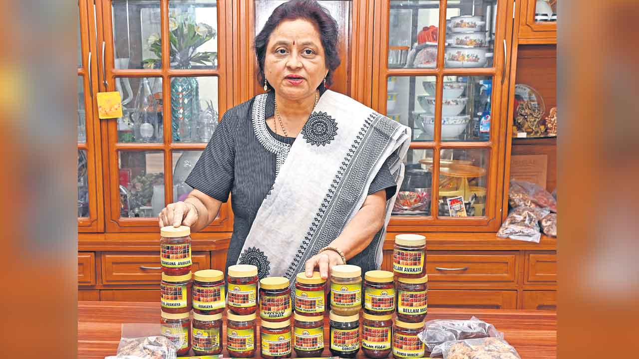 పచ్చడి వ్యాపారం.. సేవకు ఆధారం