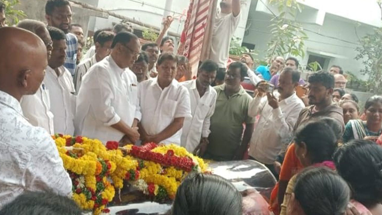 గుండెపోటుతో మున్సిపల్‌ వైస్‌ చైర్మన్‌ కోటేశ్వర్‌రావు మృతి