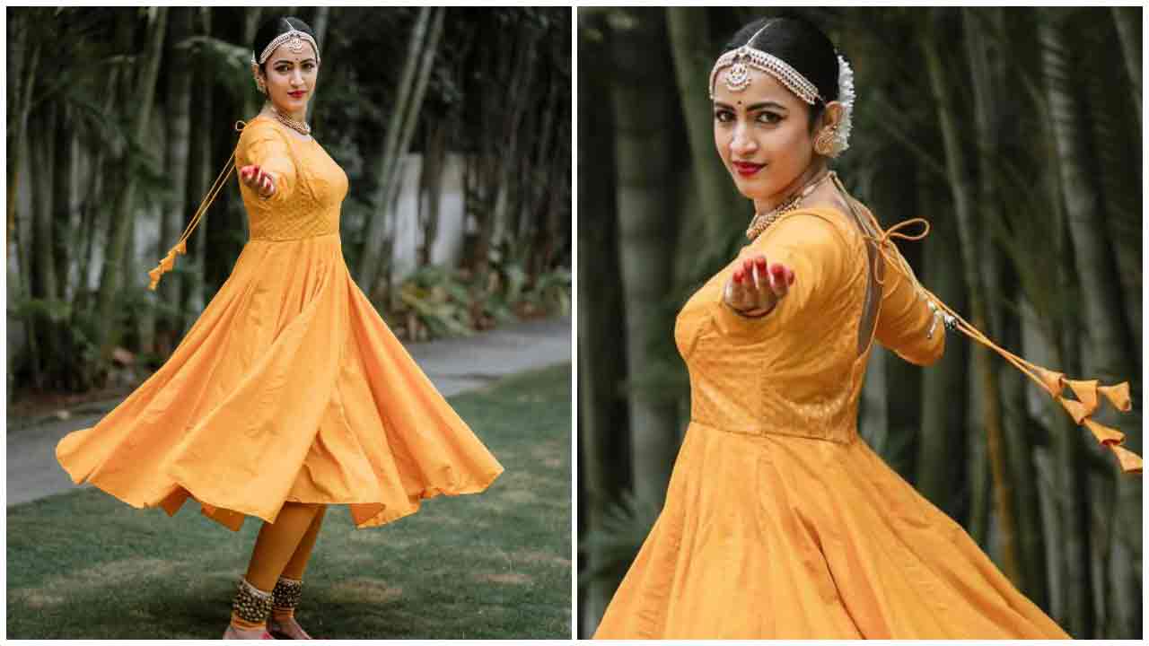 Niharika Konidela | కొప్పున పూలెట్టుకొని కవ్విస్తున్న నిహారికా కొనిదెల..