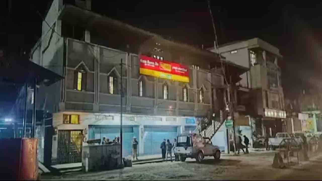 Bank Robbery | మణిపూర్లో భారీ బ్యాంకు చోరీ.. రూ.18.85 కోట్లు దోచుకెళ్లిన సాయుధ దుండగులు