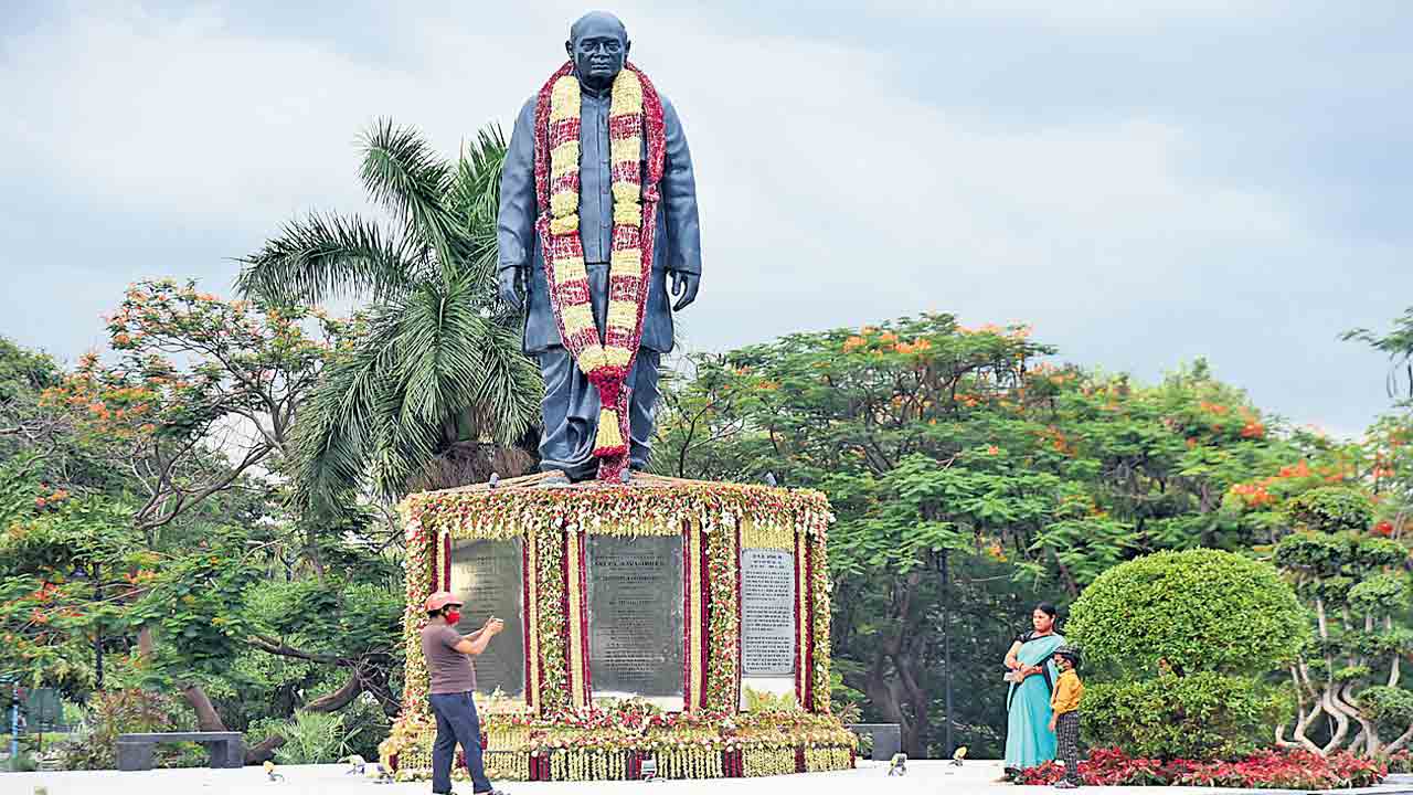 నాడు అపచారం.. నేడు విష ప్రచారం