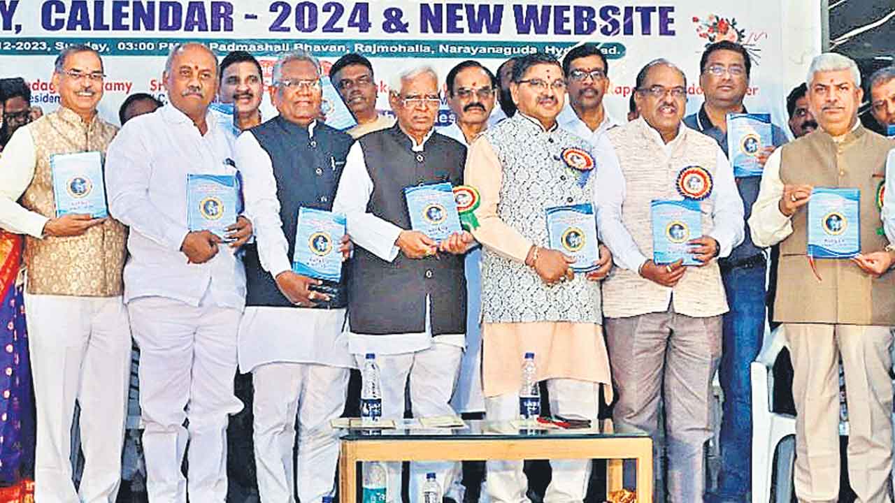పద్మశాలీలు ఆర్థికంగా బలోపేతం కావాలి