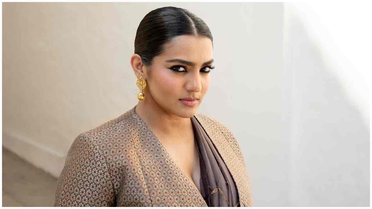 Parvathy Thiruvothu | కంటి చూపుతో చంపేస్తున్న కేరళ కుట్టి పార్వతి తిరువొతు..