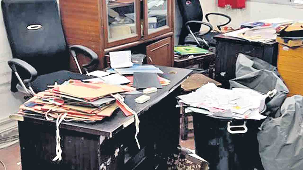 పశుసంవర్ధకశాఖలో ఫైళ్ల గల్లంతుపై వివాదం