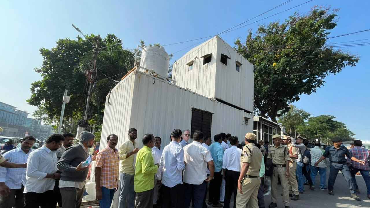 Prajavani | ప్రారంభమైన ప్రజావాణి.. చలిని కూడా లెక్కచేయకుండా తెల్లవారుజాము నుంచే క్యూలైన్లలో జనాలు