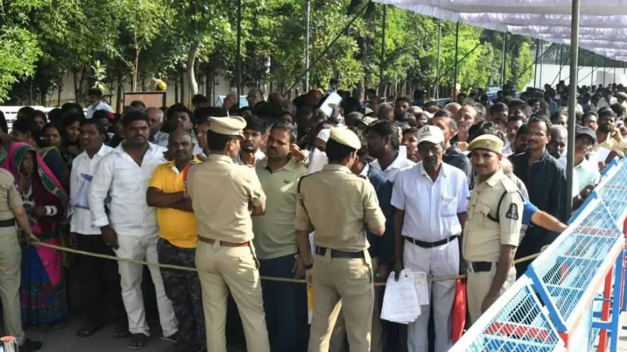 Praja Vani | ప్రజా భవన్‌లో ప్రజావాణి.. భారీగా ట్రాఫిక్‌ జామ్‌