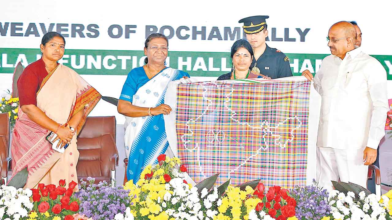 తెలంగాణ చీరలకు ప్రపంచ ఖ్యాతి