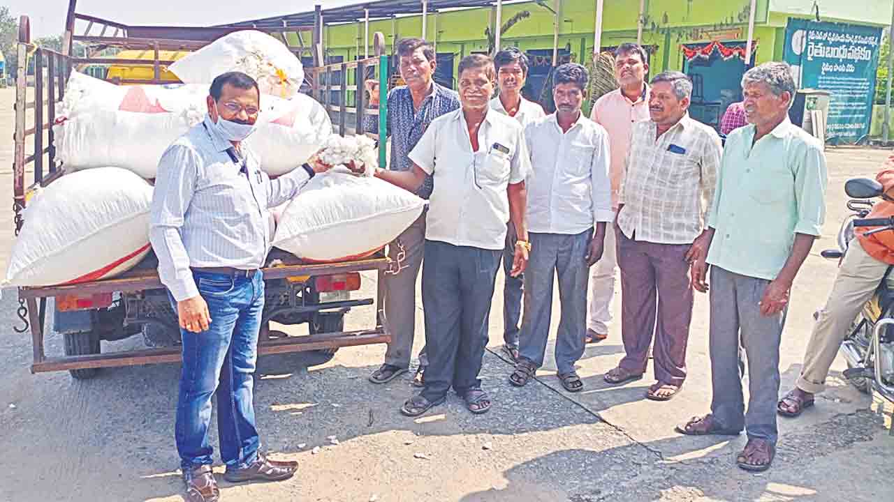 పత్తి కొనుగోళ్లు జోరు