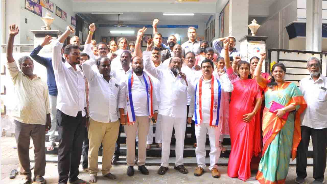 R. Krishanaiah | నిరుద్యోగ, ఉద్యోగ సంఘాలతో చర్చించాకే మెగా డీఎస్సీ ప్రకటించాలి : ఆర్‌. కృష్ణయ్య